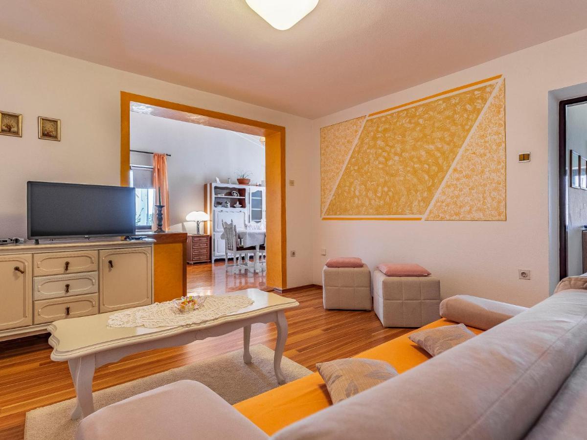 Vladimir - Pul237 By Interhome Apartmán